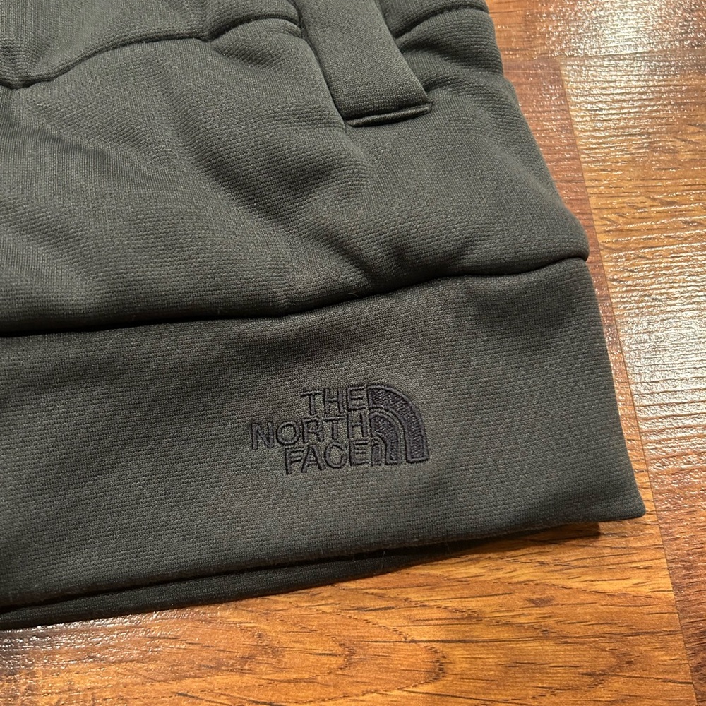 The North Face Women's Darella Insulated Asymmetrical Puffer Vest Sz Medium - Picture 2 of 7